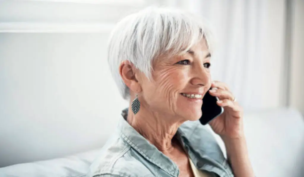 simple smartphone for seniors: Best Cell Phones for Older People